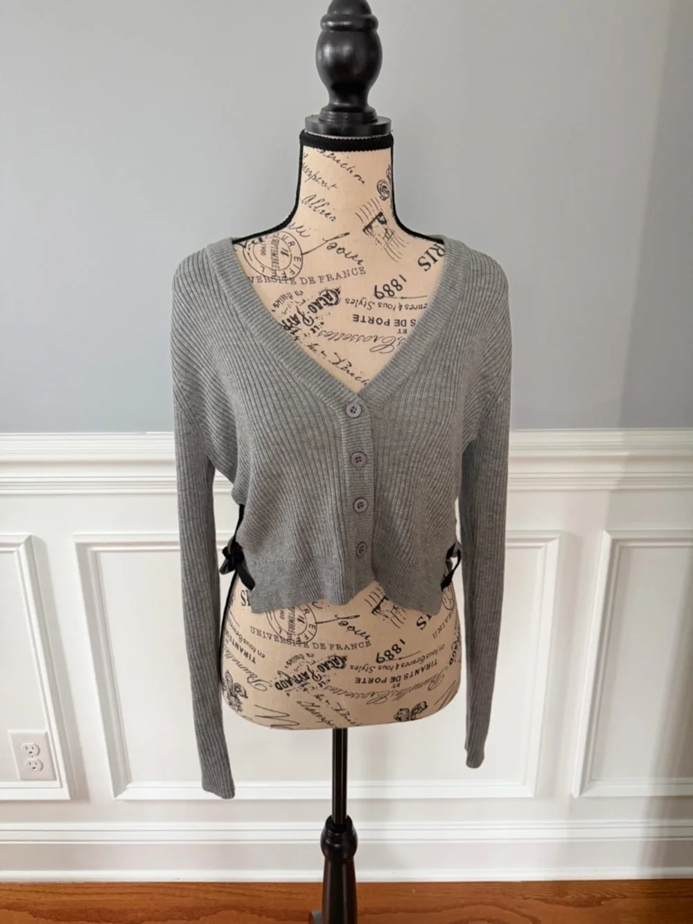 John + Jenn Gray Ribbed Cropped Button Cardigan Sweater Size XS - Picture 2 of 10